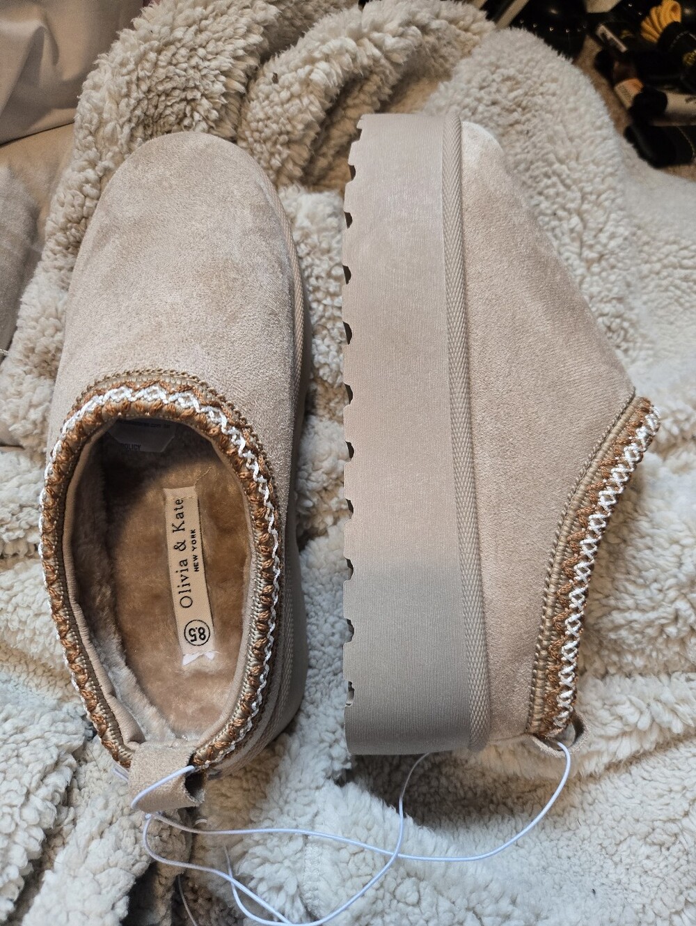 NWOT! Olivia &Kate STORMY Taupe Suede Platform Clogs. Size 8.5